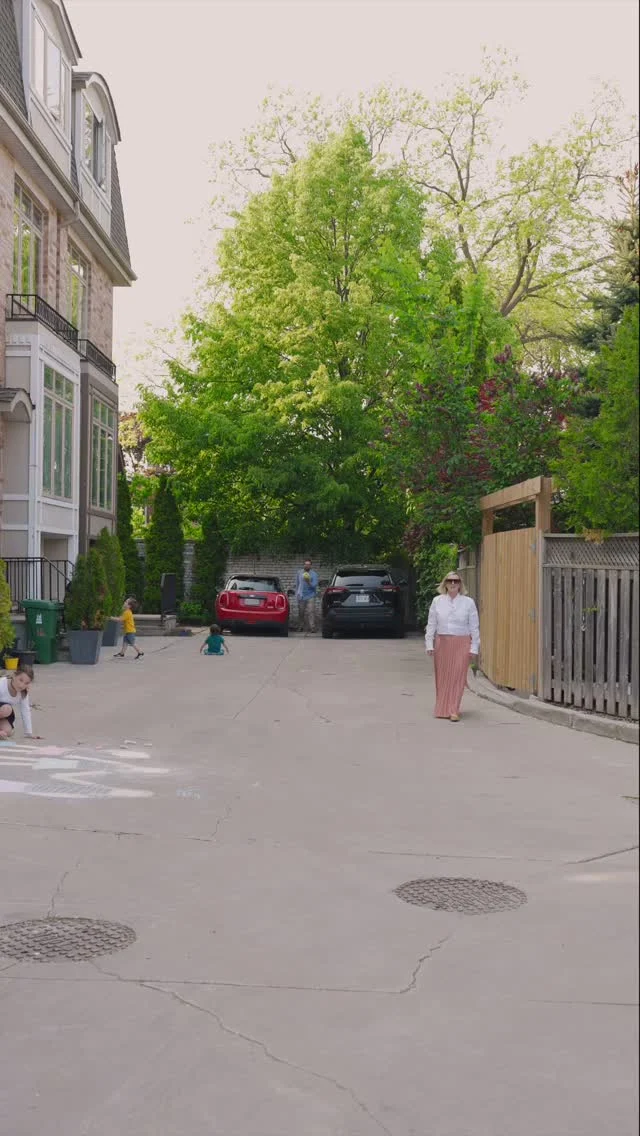 Hopscotch anyone?? So it looks like I set this up with actors! I didn’t! Real life HERE!!! What a spot for kids to learn to ride bikes, parents to drink wine….#Justlisted $1,099UNEXPECTED!! Let Me Count The Ways....The Square Footage - Over 2200 Sq Ft Of Living Over 4 Floors! A Sweet Private Yard, Great Deck For BBQ’ing In The Trees AND 3 West Facing Walk-Outs. This End Unit (Like A Semi) Has The Bonus Of A Side Yard Too AND A Country Like Setting Where All The Children Play On Their Own Private Road With Only 7 Towns In The Pocket! A Garage Plus Another Parking Spot. And 3 Ensuites!??!? Plus 2 Powder Rooms! The Ceiling Heights (10 Ft Main, 9 Ft Primary Bdrm & Lower) & Plethora Of Windows Make It Even More Spacious & Bright. Entertaining A Breeze With The Open Concept Large Main Floor Space, Bedrooms Are Spacious, The Luxurious Primary Retreat Has A Walk-Out/Office/Ensuite & Room For 2 King Size Beds!! Second Floor Laundry. Walk-Out Lower Level. Recent Upgrades Incl Kitchen Cabinets, Main Floor Powder Reno & Landscaping. Steps To Kingston Rd Villlage, Go Train, TTC And Of Course The YMCA. Or Stroll Thru Glen Manor Ravine To The Beach & Queen.
#Sheasellsthebeach