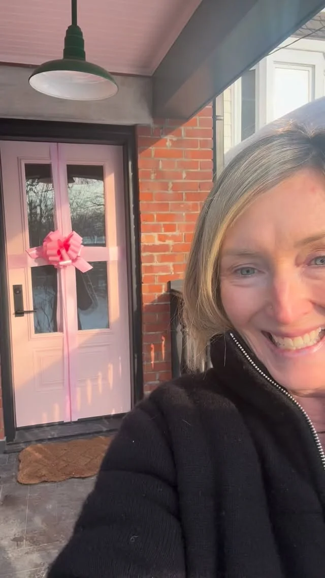 SOLD!!! Closing day! And a special bow on a special door for a special family!!! Nothing makes me happier!!🩷#closingday #sheasellsthebeach